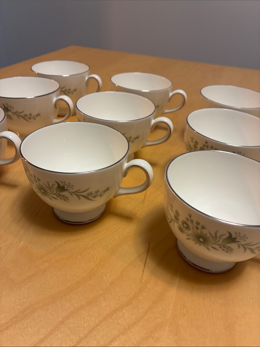 9 Wedgwood Westbury Pattern Bone China tea cups - 9 pieces
